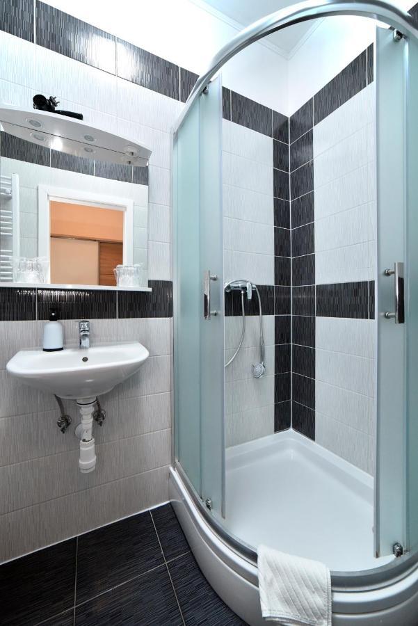 Virtus And With Free Private Parking Guest house
