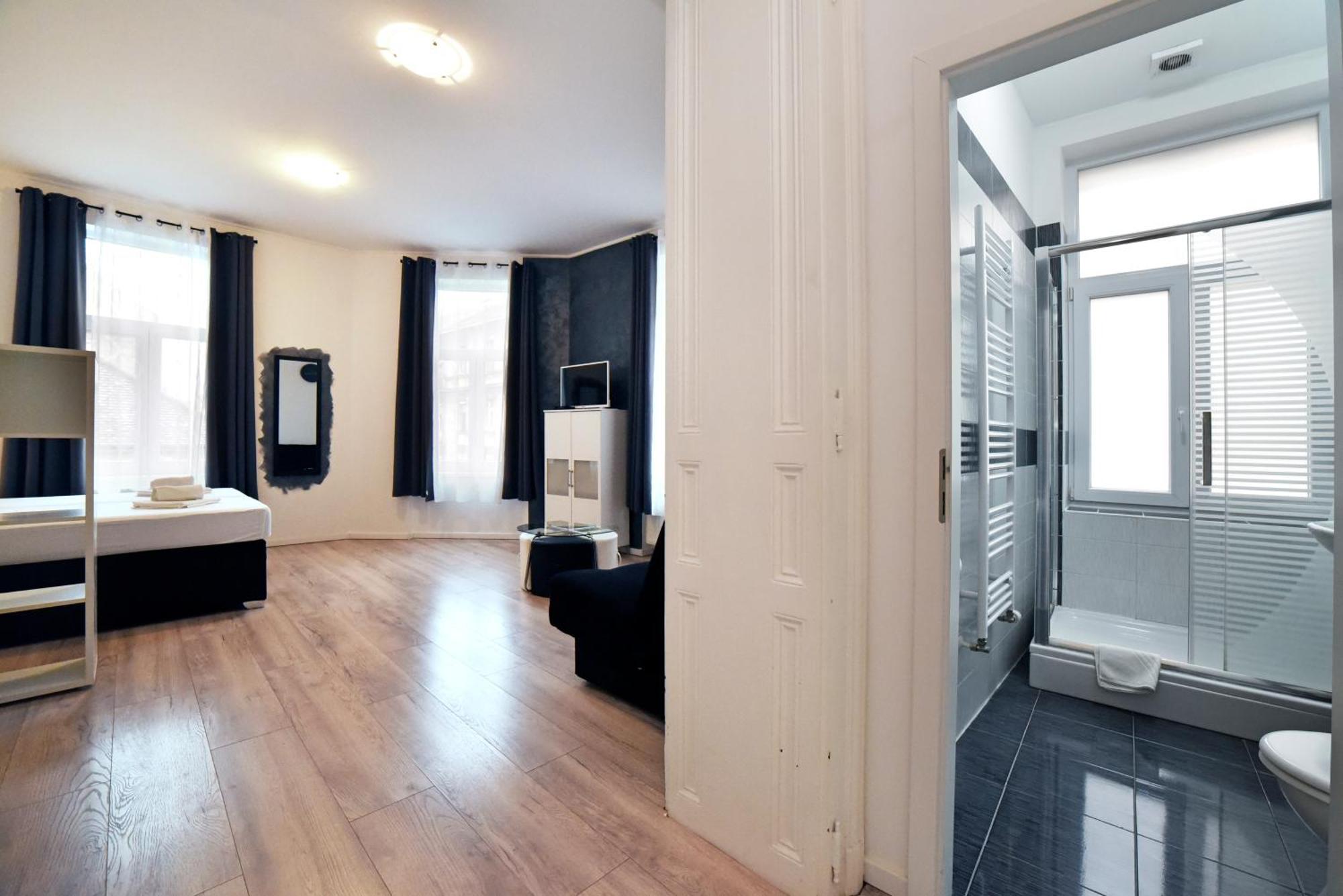 Virtus And With Free Private Parking Guest house